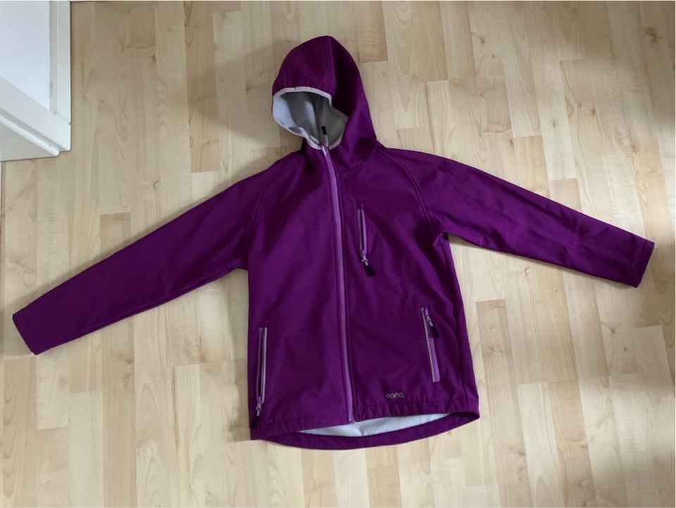 Softshell Jacke Lila Gr. 152 in Trittau