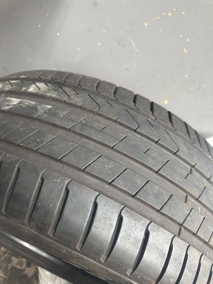 255/45R19 Pirelli Reifen in Bottrop