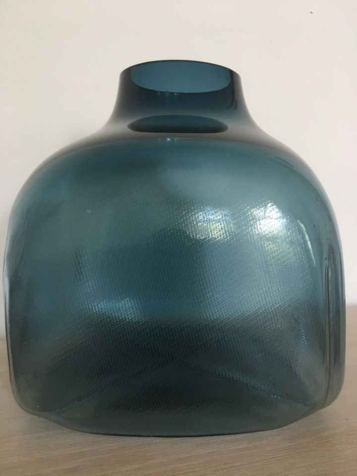 Objekt Bronco Vase blau design by Fabio Vogel - bolia in Berlin