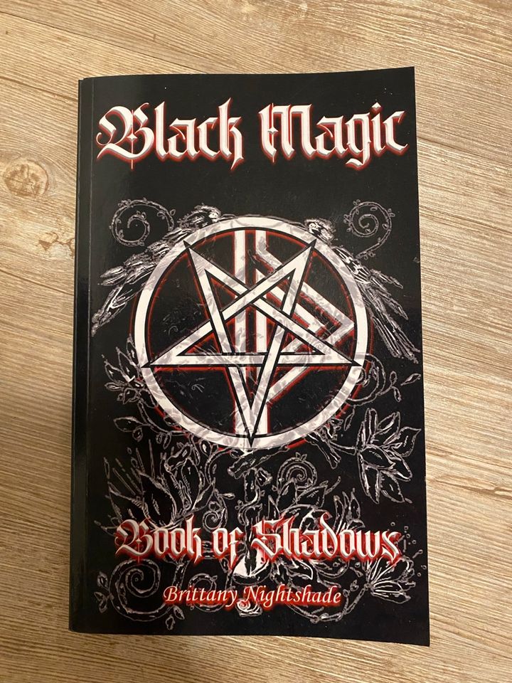 Schwarze Magie Buch in Ostelsheim