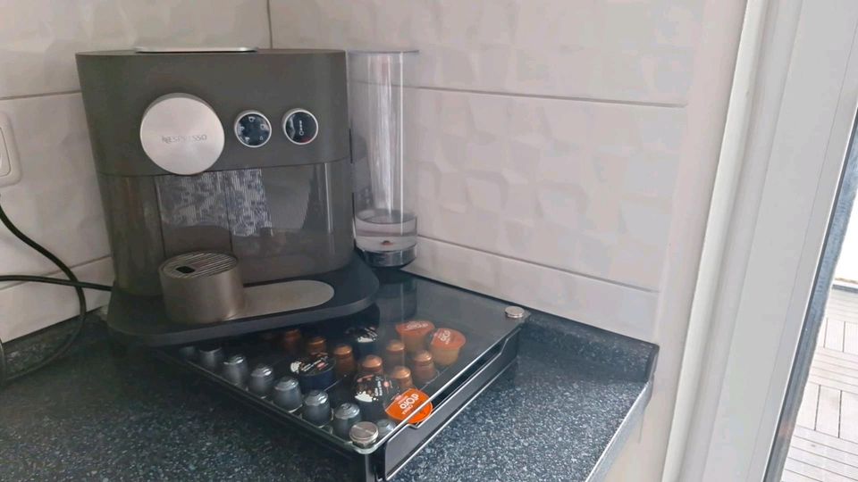 Nespresso Expert DeLonghi Kapselmaschiene in Augsburg