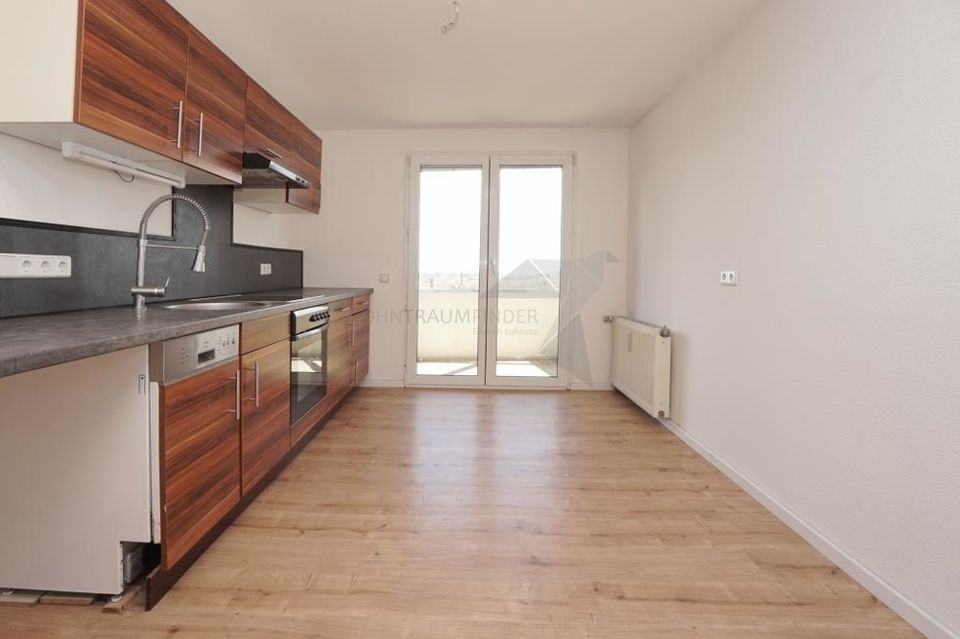 Romantische 3 Raum DG-Wohnung mit Einbauküche und Balkon mit toller Aussicht in C-Hilbersdorf in Chemnitz