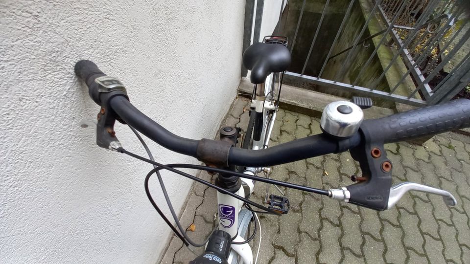 Weißes Kinderfahrrad, 24 Zoll, 3 Gänge, Rücktritt in Berlin