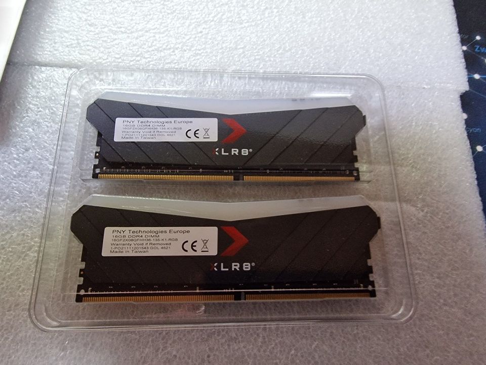 PNY XLR8 Gaming Epic-X RGB™ DDR4 3200MHz 2x 16GB  Memory 32 GB in Neudenau 