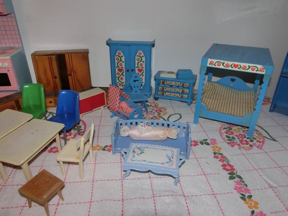 Vintage Puppen Puppenhaus Möbel Puppenstube Inventar Holz 60er in Dettingen an der Iller