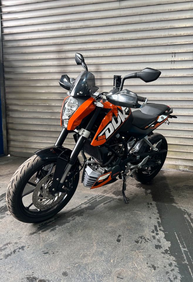 KTM Duke 125 ABS Akrapovic B196 wenig Kilometer MwSt. Ausweisbar in Kürten