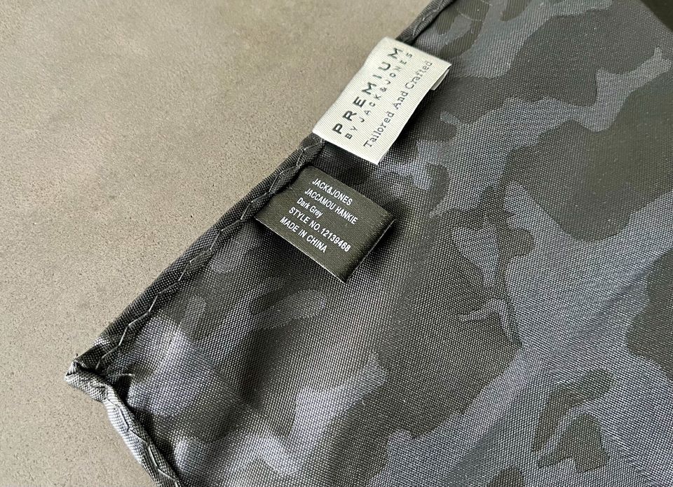 Einstecktuch Pocket Square Camouflage grau silbergrau Seide NEU in Mannheim