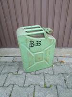 DDR Deko Blech BAT Benzinkanister 20 Liter , defekt mit Loch NVA Sachsen - Grimma Vorschau