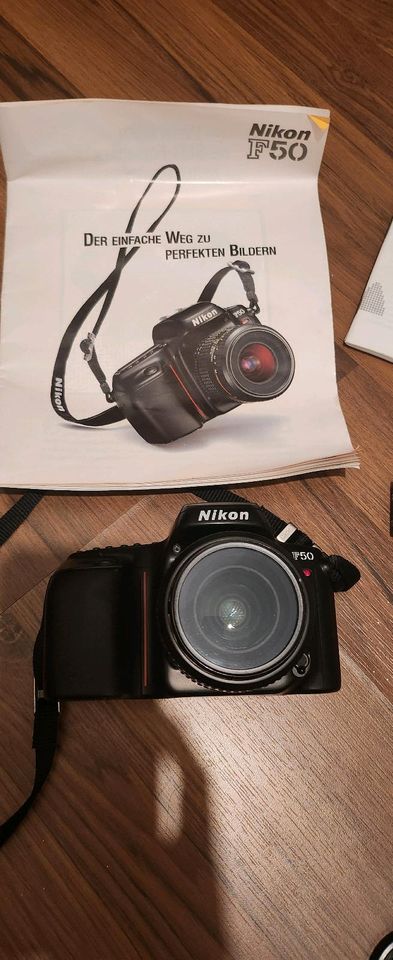 Nikon F50 Kamera Analog Retro viel Zubehör Tasche in Wilhermsdorf