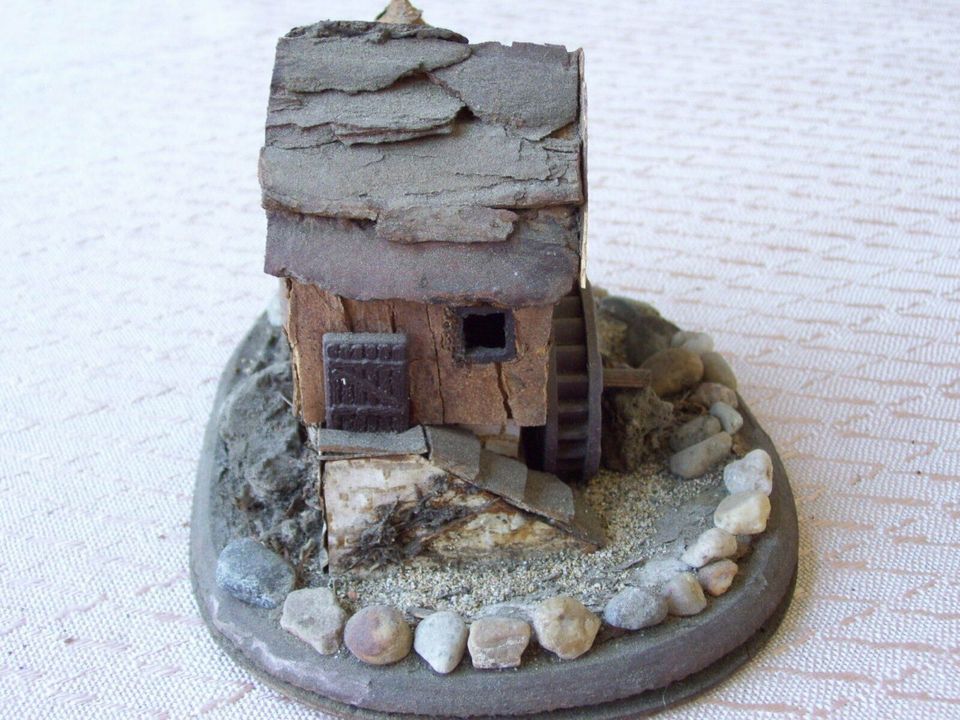 Kl. altes Windradmühlen Haus Naturmaterial Borke Steine 17x12cm in Berlin