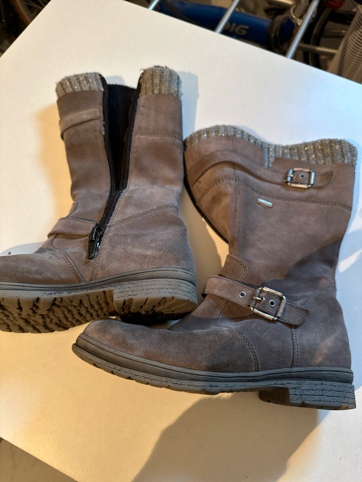 Winterstiefel gefüttert Größe 39 in Wörth a. Main