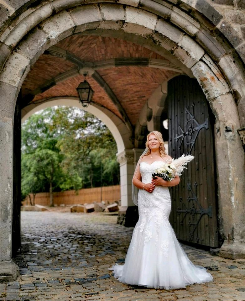 Curvy Brautkleid in Bonn