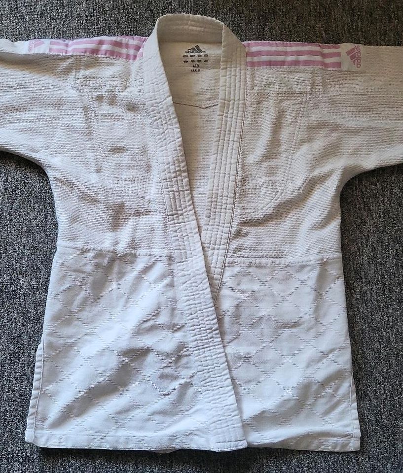 Judoanzug weiß rosa Streifen Adidas Jacke + Hose Gr. 140 in Premnitz