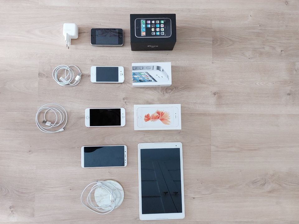 Elektronik-Set für Bastler & Tüftler: iPhones, Tablet, Ladegerät in Hamburg