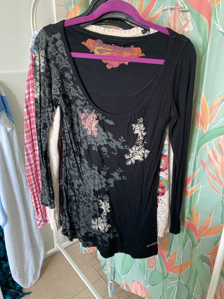 Desigual Kleidungspaket gr. S-L 15 Teile in Bremen