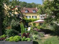 Verkaufe gepflegtes Haus mit wunderschönem Garten, Carport und Freiwasser in Zell am Main Bayern - Zell am Main Vorschau