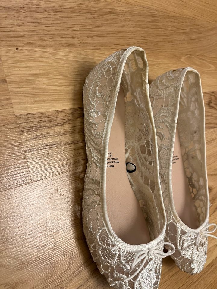 Ballerinas weiß mit Spitzenstoff - H&M - 38 in Offenbach