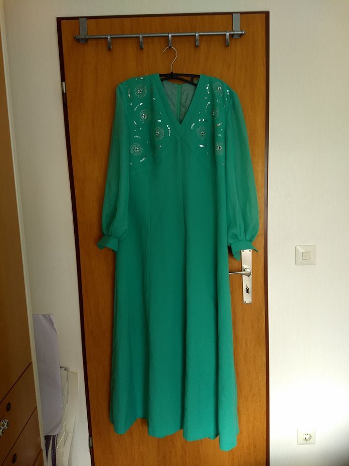 Langes grünes Kleid, Abendkleid, Maxikleid  in Gr. 40/42 in Schwülper