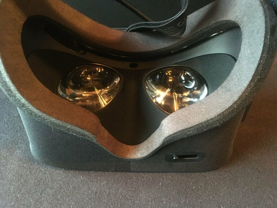 Oculus Rift CV1 Headset mit Xbox One Controller, Sensor etc. in Langenaltheim