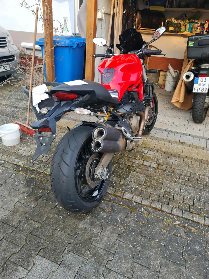 Ducati Monster 821 in Pohlheim