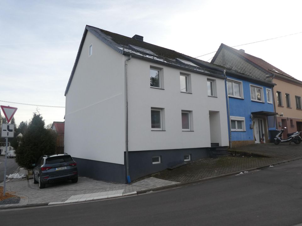 Hohe Heizkosten - Nein Danke - Saniertes helles Wohnhaus im KFW 55 Standard mit  Klasse A +in Züsch in Züsch