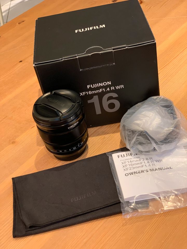 Fujifilm XF-16mm f1.4 WR Objektiv + LH-XF16 Gegenlichtblende in Neu Ulm