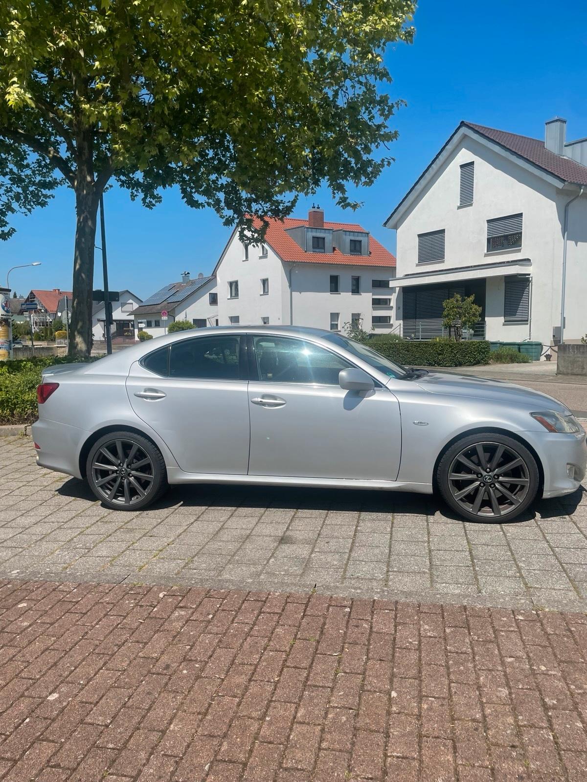 Abbildung des Autos Lexus Is 250 mit Isf- Fe…