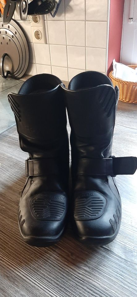 Motorradstiefel aus Leder, Gr. 42 in Bannewitz