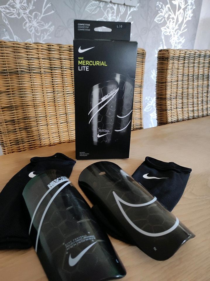 Nike Mercurial Lite Schienbeinschoner Gr.L in Heiden