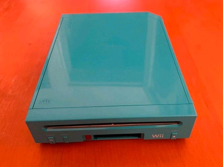 Nintendo Wii Konsole in der Farbe Türkis in Tarp