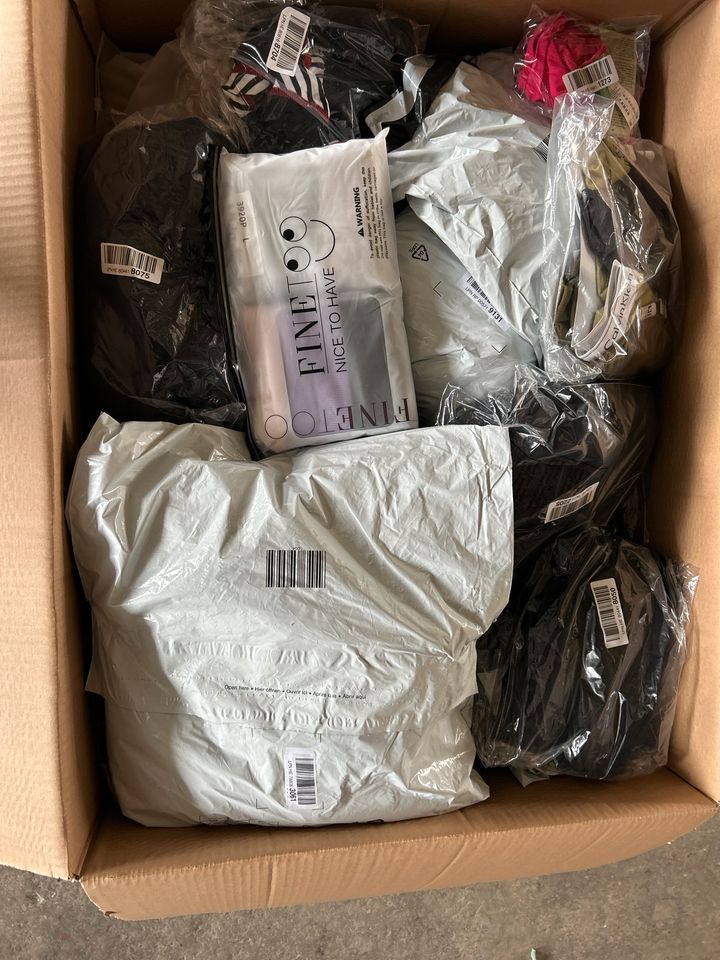 Amazon Retouren XXL Paletten/Karton Marken Bekleidung!! UNSORTIERT !!!NR:1 Top Marken wie: G-Star, S-Oliver, Lacoste, Jack&Jones, Maya Deluxe, Adidas, Arena, Calvin Klein, Urban, Ulla Popken, uvm in Bad Zwischenahn