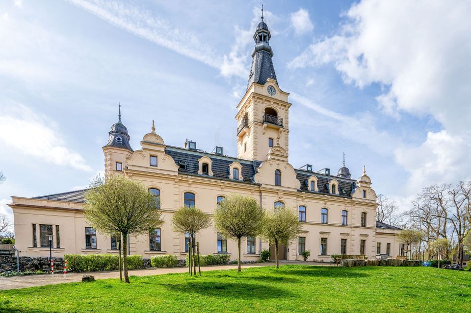 Exklusiv! Geräumige Wohnung mit vielen Highlights auf herrschaftlichem Anwesen in Stahnsdorf