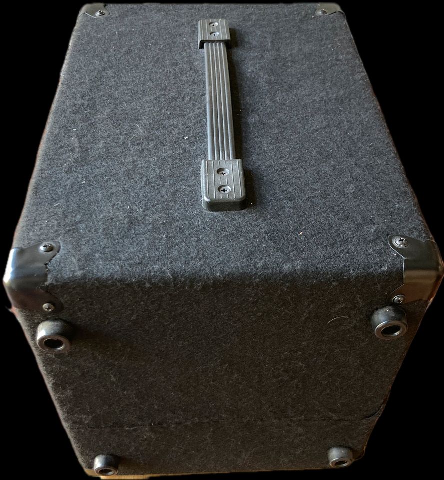 Bassbox 1 x 8“ mit Horn und Regler in Groß Disnack