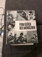 Buch: Vom Glück des Menschen - Maahs/Schnitzler Sachsen - Stollberg Vorschau