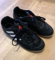 Adidas Hallenschuhe Fußballschuhe Sportschuhe Gr. 33 Niedersachsen - Wolfsburg Vorschau