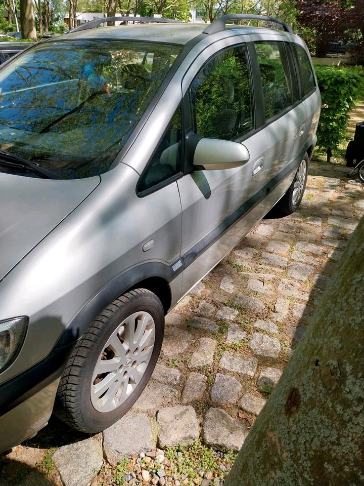 Opel Zafira 1.8 16V Elegance in Berlin