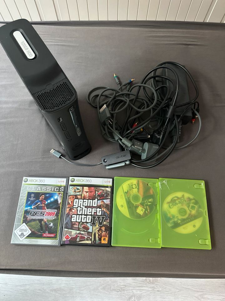 Xbox 360 mit Zubehör in Köln