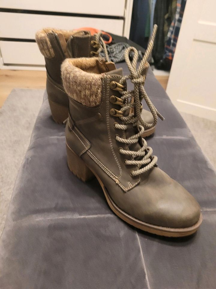 Dockers Boots Stiefel Plateau Gr. 39 khaki in Krefeld