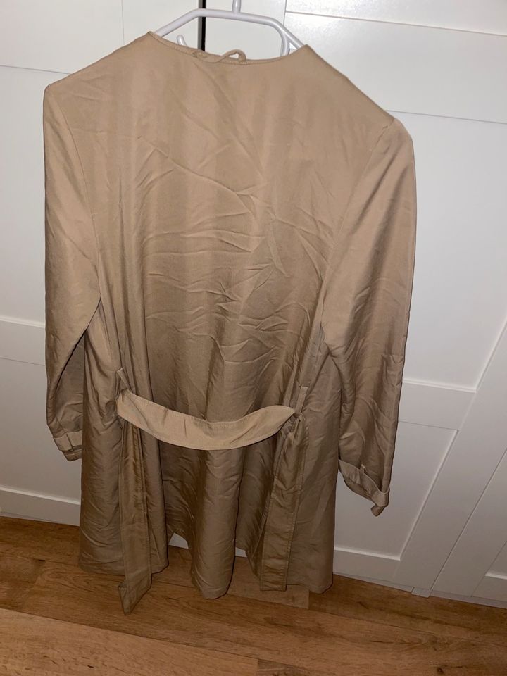 H&M Trenchcoat Mantel beige Größe 34 Sommermantel Frühling in Halle