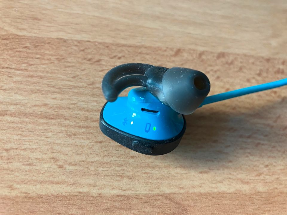 BOSE SoundSport Bluetooth Kopfhörer ear buds wireless defekt in Frankfurt am Main