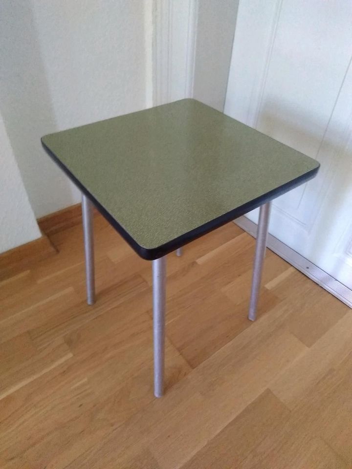 Hocker DDR Blumenbank Mid Century Sprelacart Tisch Alufüße Retro in Leipzig