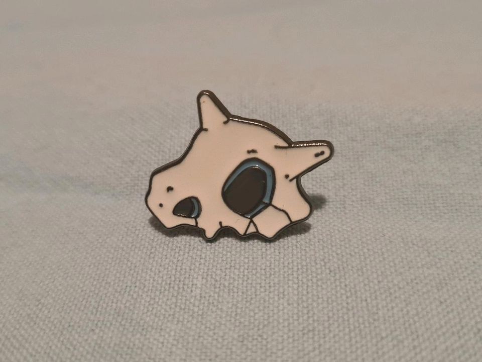 Pin Brosche Anstecknadel Pokemon Pikachu Onix Tragosso Kanto in Kiel