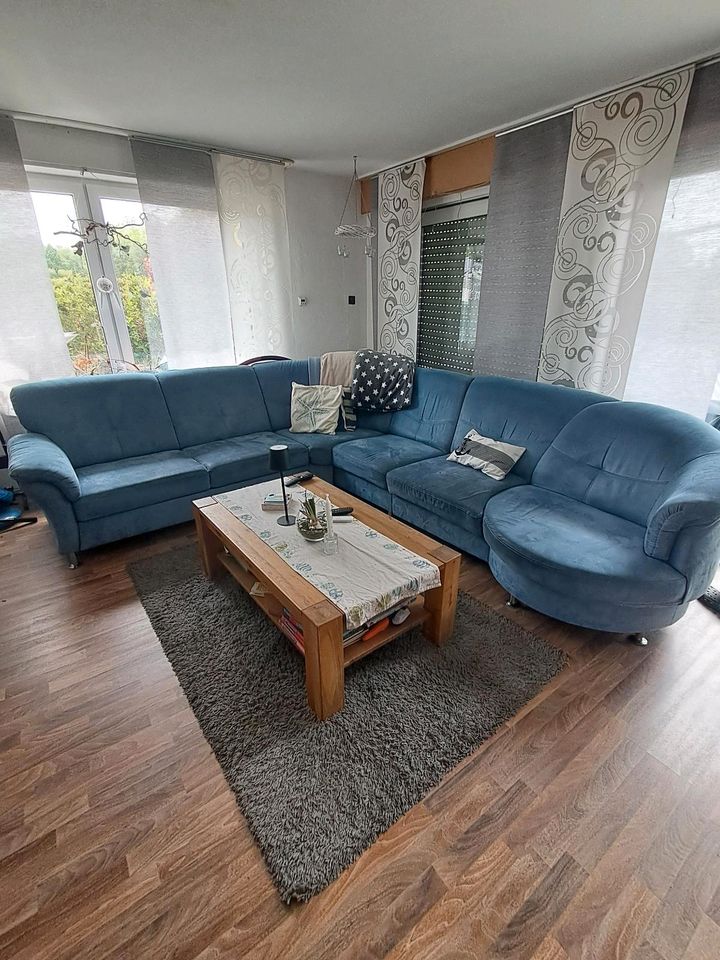 Großes Sofa L Form mit Schlaffunktion zu verschenken in Nordrhein