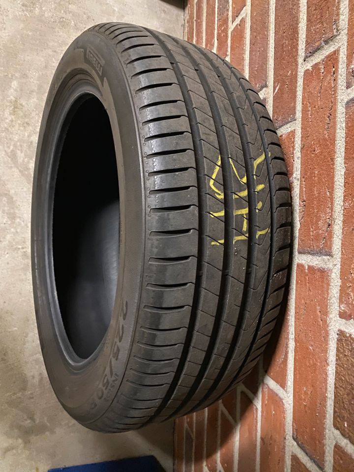 Sommerreifen Pirelli Centurato P7 225/50 R18 99 W in Nottuln