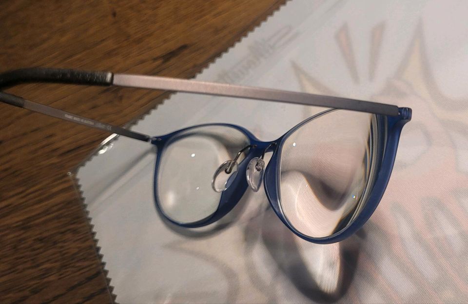 Superleichte Silhouette Brille blau mit Titanbügeln in Essen