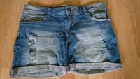 Esmara Jeansshorts mit Destroyed-Effekten Größe 40 Nordrhein-Westfalen - Unna Vorschau