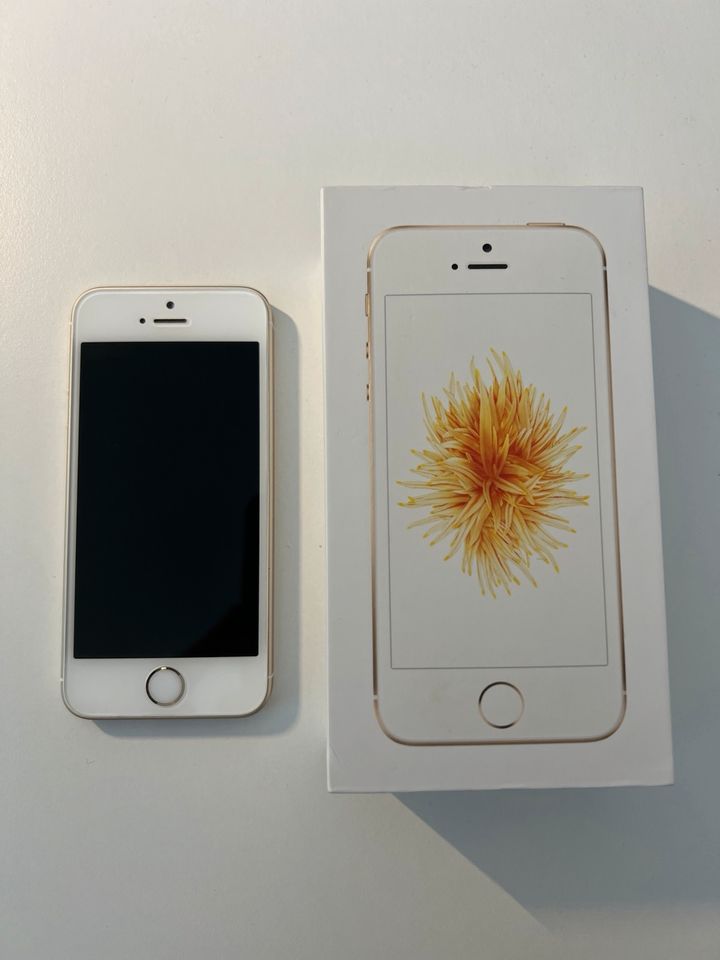 Apple iPhone SE in Gold 16 GB A1723 in Hattingen
