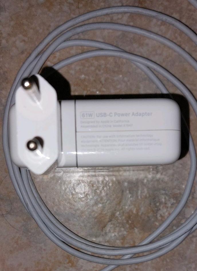 Apple USB-C 61 Watt Power Adapter in Am Mellensee