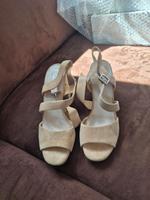 Sandalen mit Absatz Hessen - Bad Wildungen Vorschau