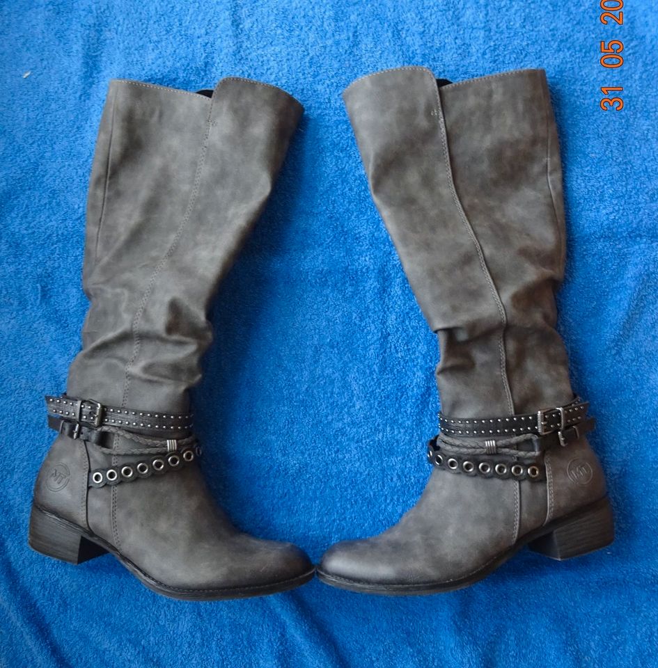 Stiefel grau von "Marco Tozzi", Gr. 39 - Neupreis 69,95 € in Perkam